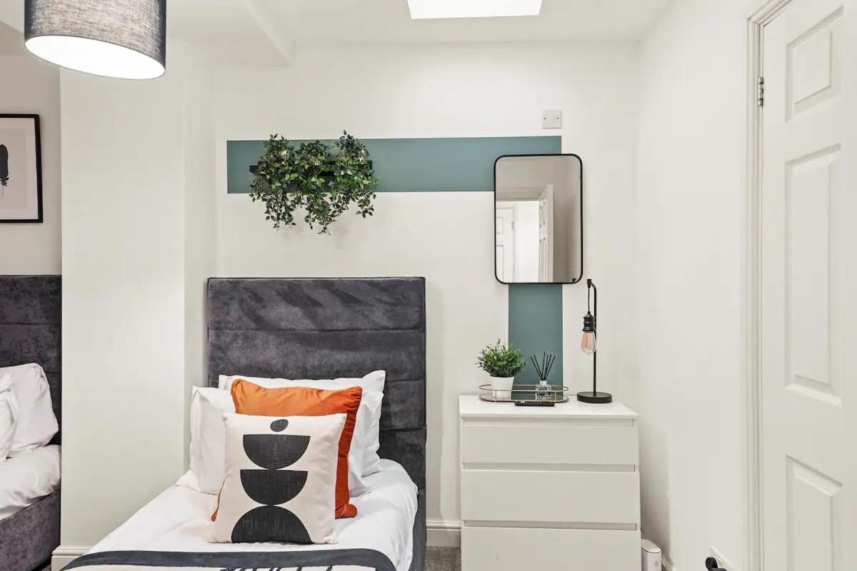 Elegant Flat - Sleeps 8 Apartment บริสตอล ภายนอก รูปภาพ