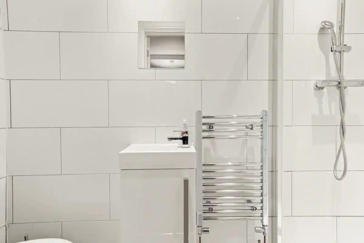 Elegant Flat - Sleeps 8 Apartment บริสตอล ภายนอก รูปภาพ